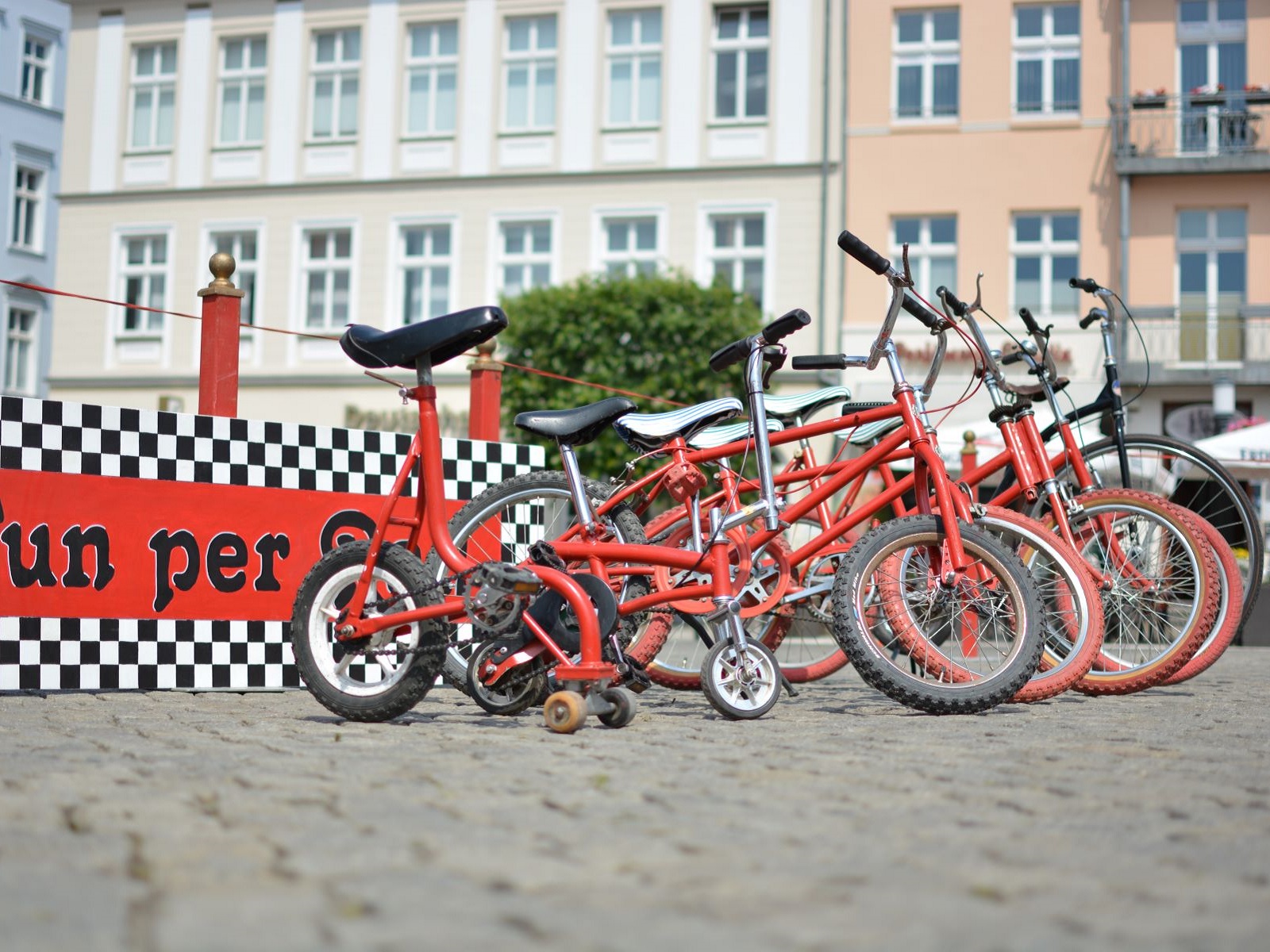 Fahrrad Parcours - mit verrückten Fahrrädern – Bild 2