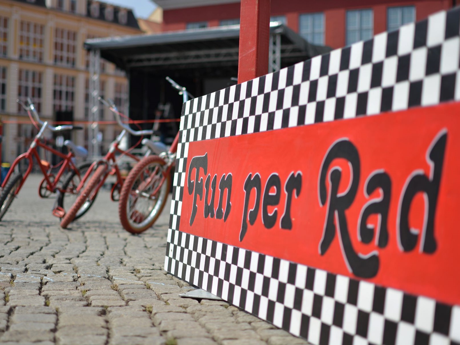 Fahrrad Parcours - mit verrückten Fahrrädern – Bild 3