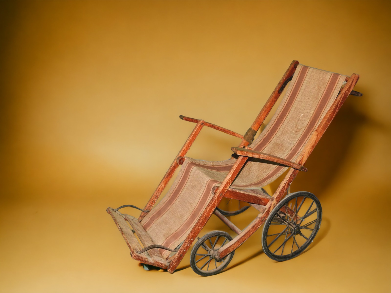 Historischer Rollstuhl ∗ No.2