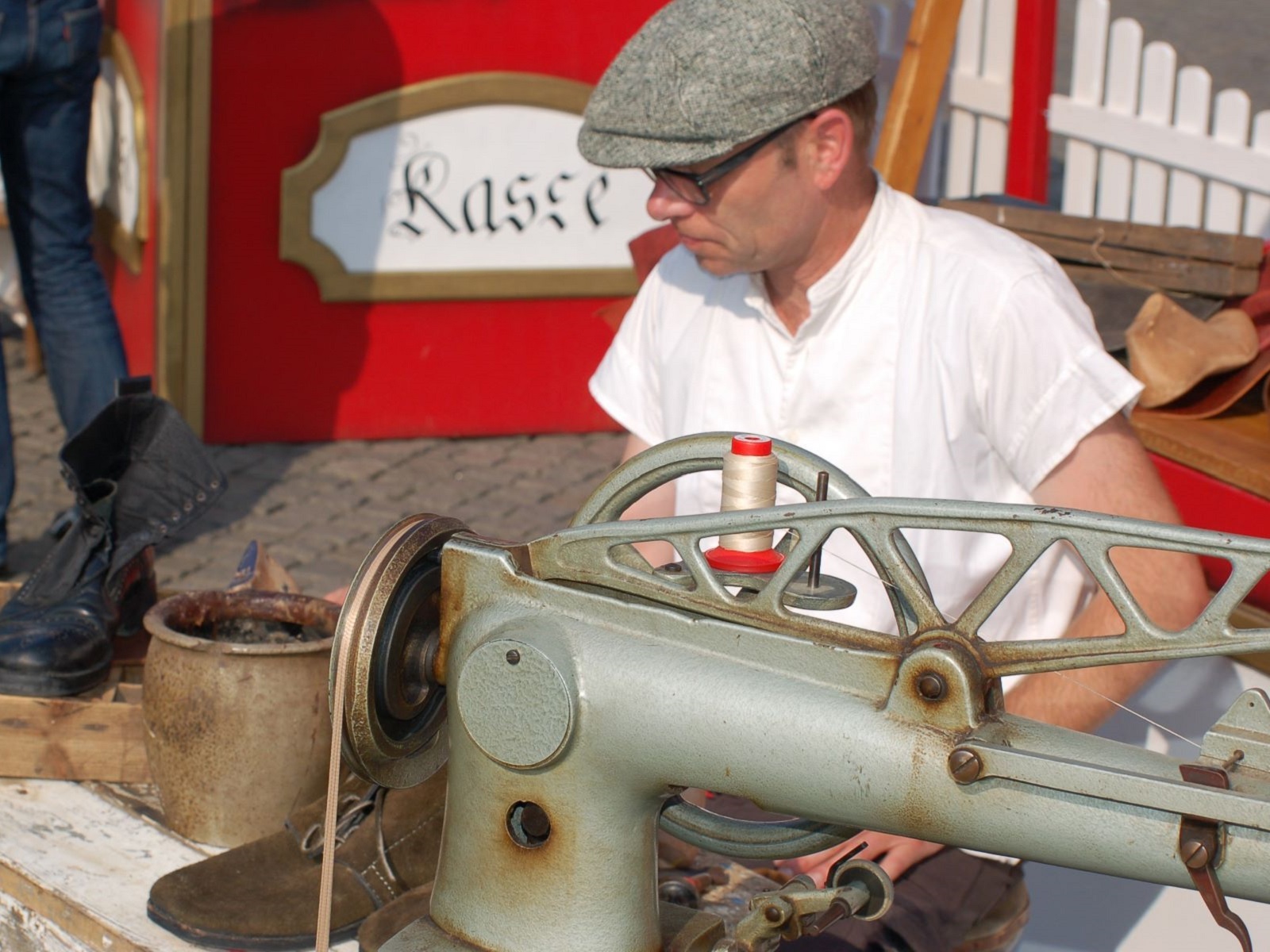 Historisches Handwerk - Schuhmacher – Bild 4