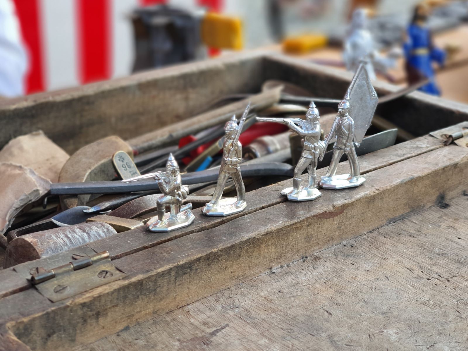 Historisches Handwerk - Zinn gießen