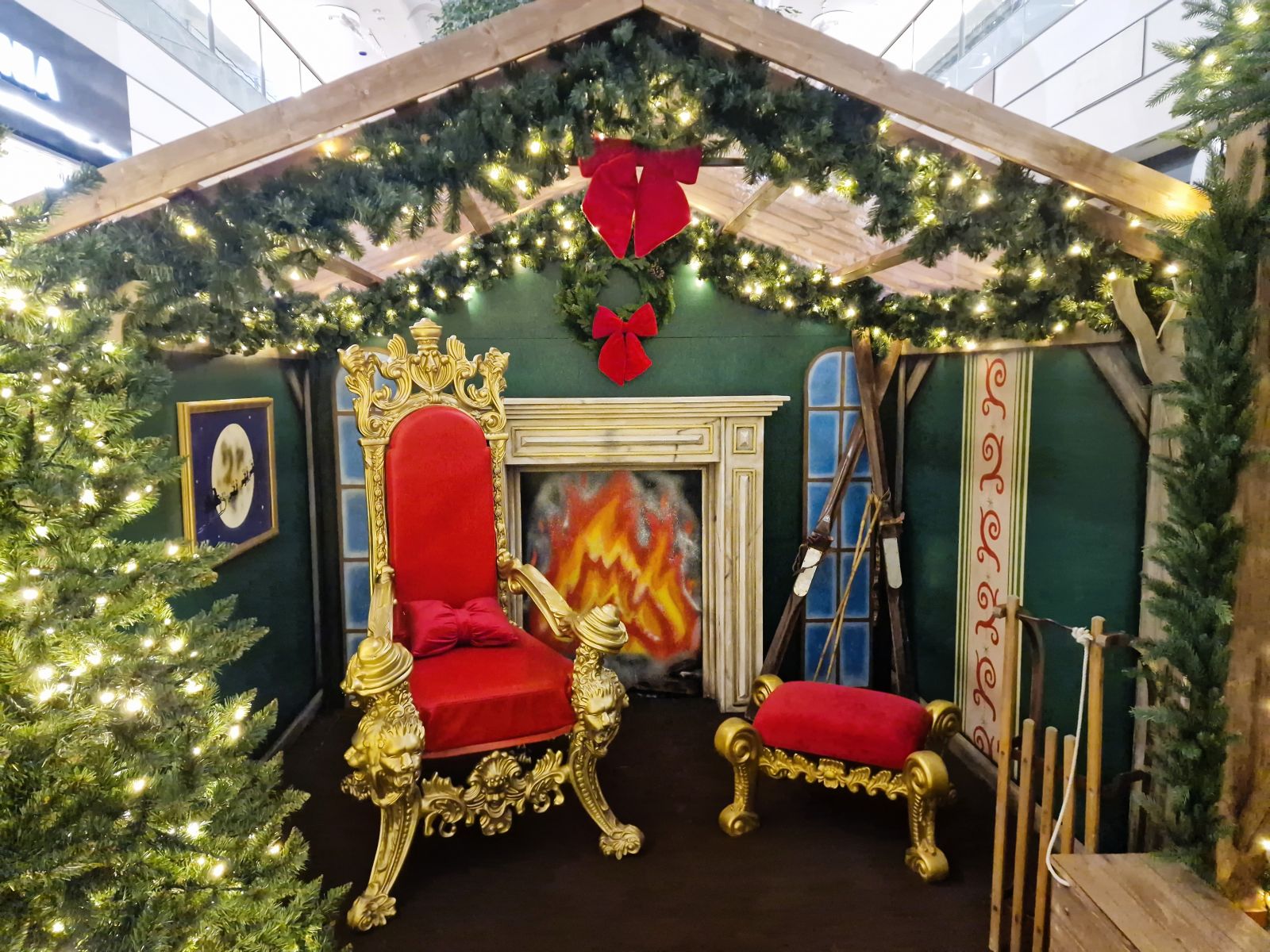 Goldener Weihnachtsmann Thron