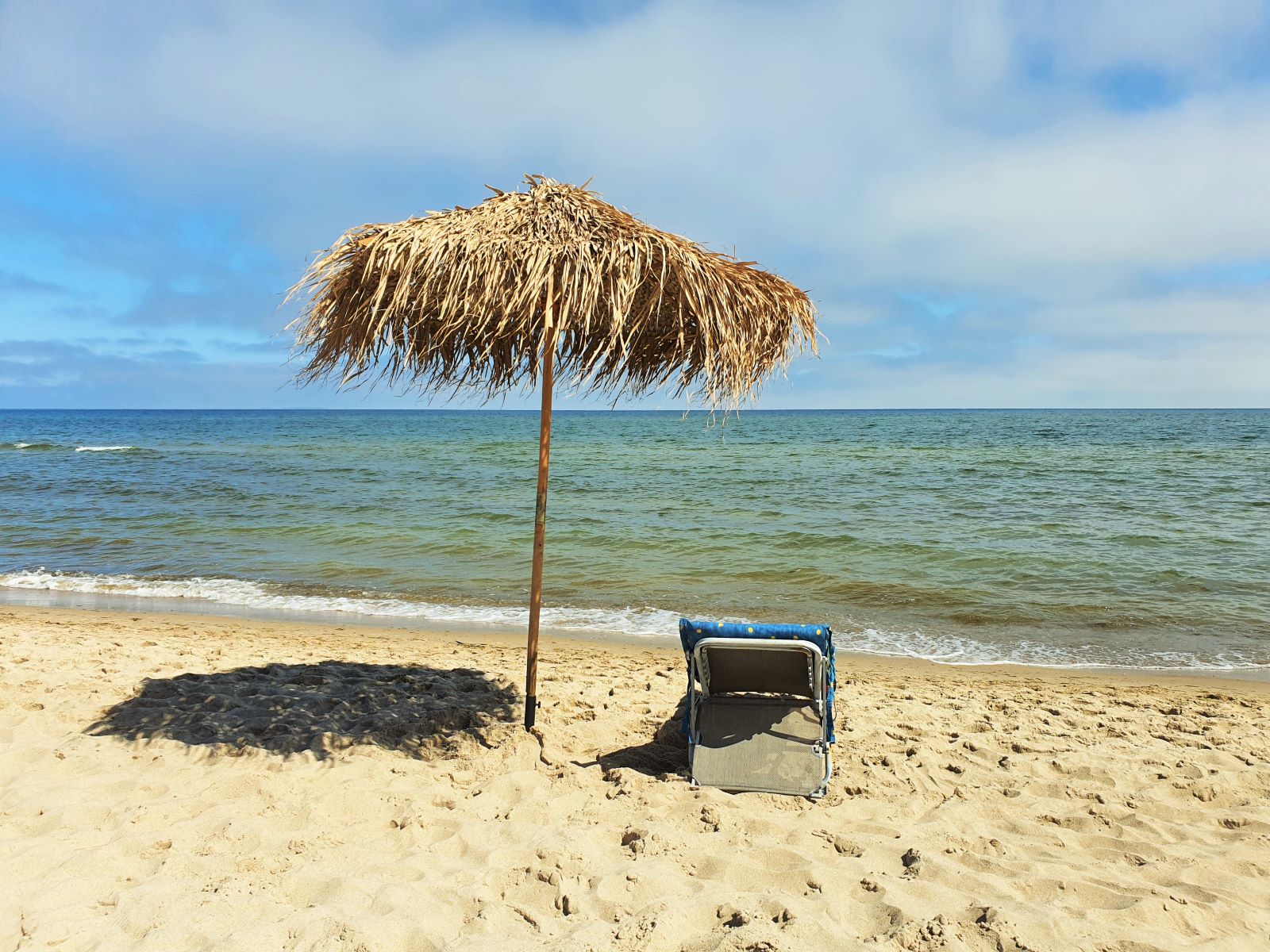 Strand - Sonnenschirm - Palmenblatt