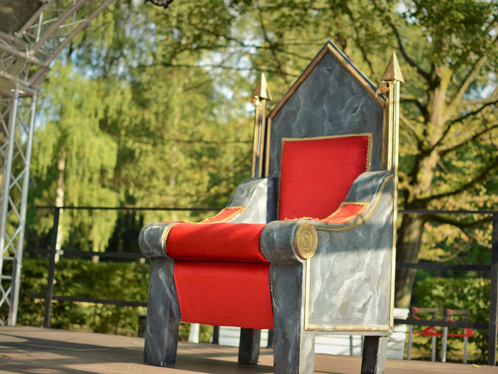 Thron ∗ No.1 – Bild 2