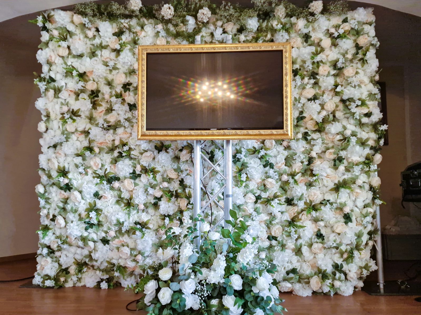 Blumenwand für Hochzeiten