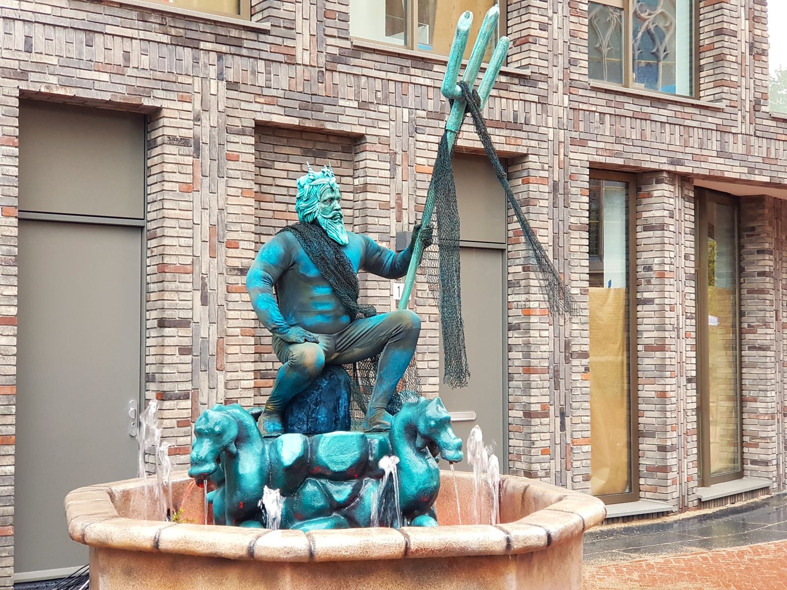Neptun - Brunnen mit Living Statue – Bild 2