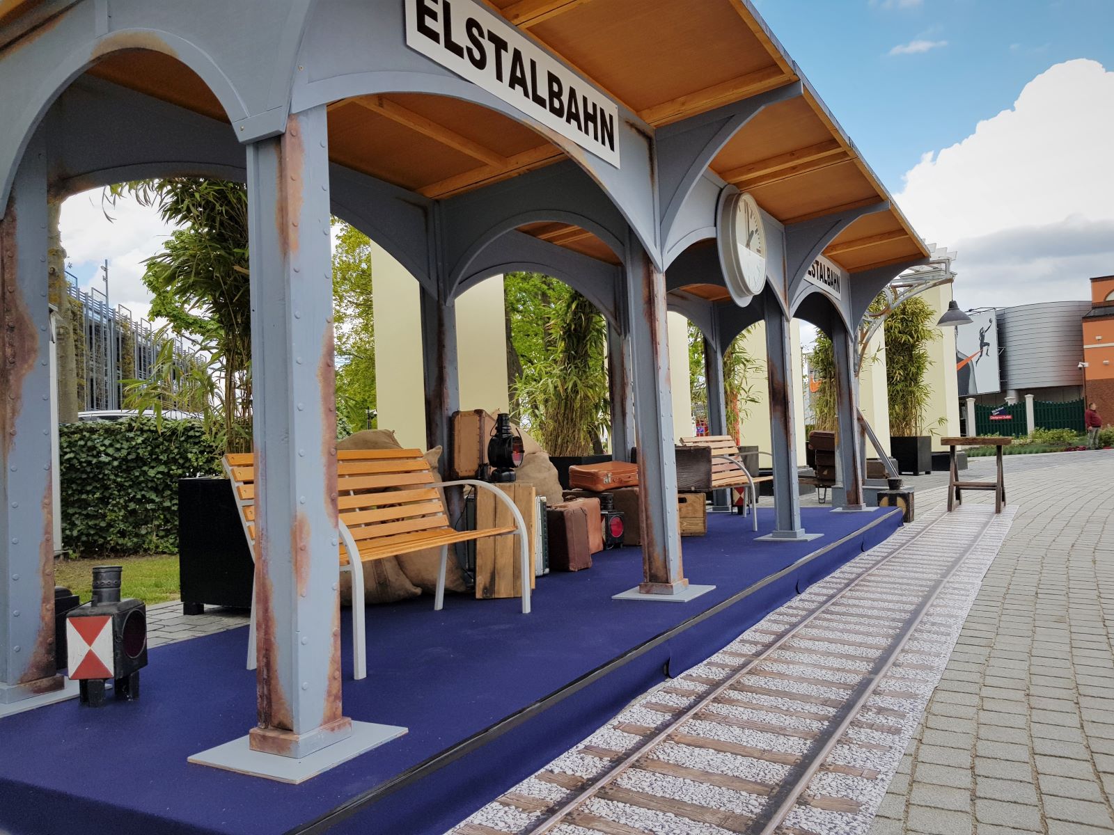 Bahnhof - Haltestelle – Bild 5