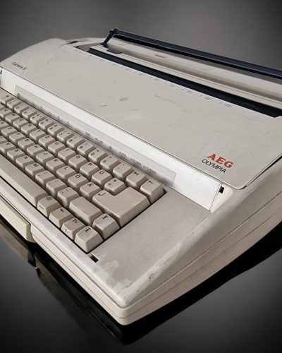 Schreibmaschine - 90er Jahre / AEG Olympia 65 SL elk. ∗ No.14