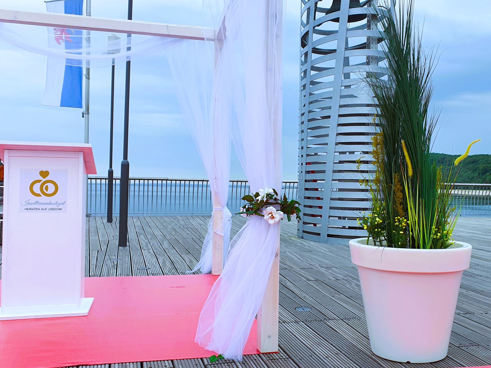 Weißer Topf mit Strandgras ∗ No.5 – Bild 3