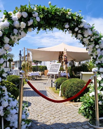 Hochzeits- Blumenbogen mieten