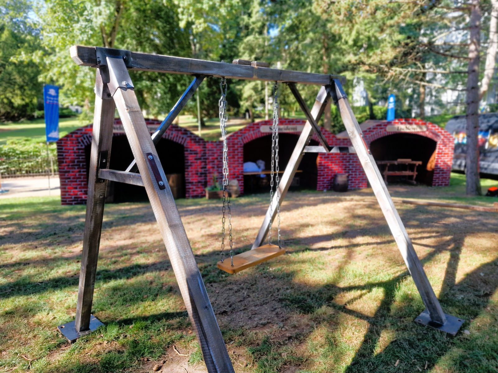 Holzschaukel für Events mieten