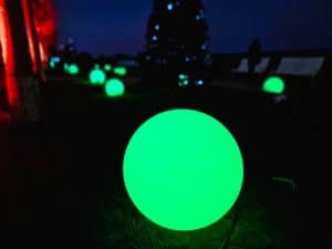 Leuchtende DMX Kugeln