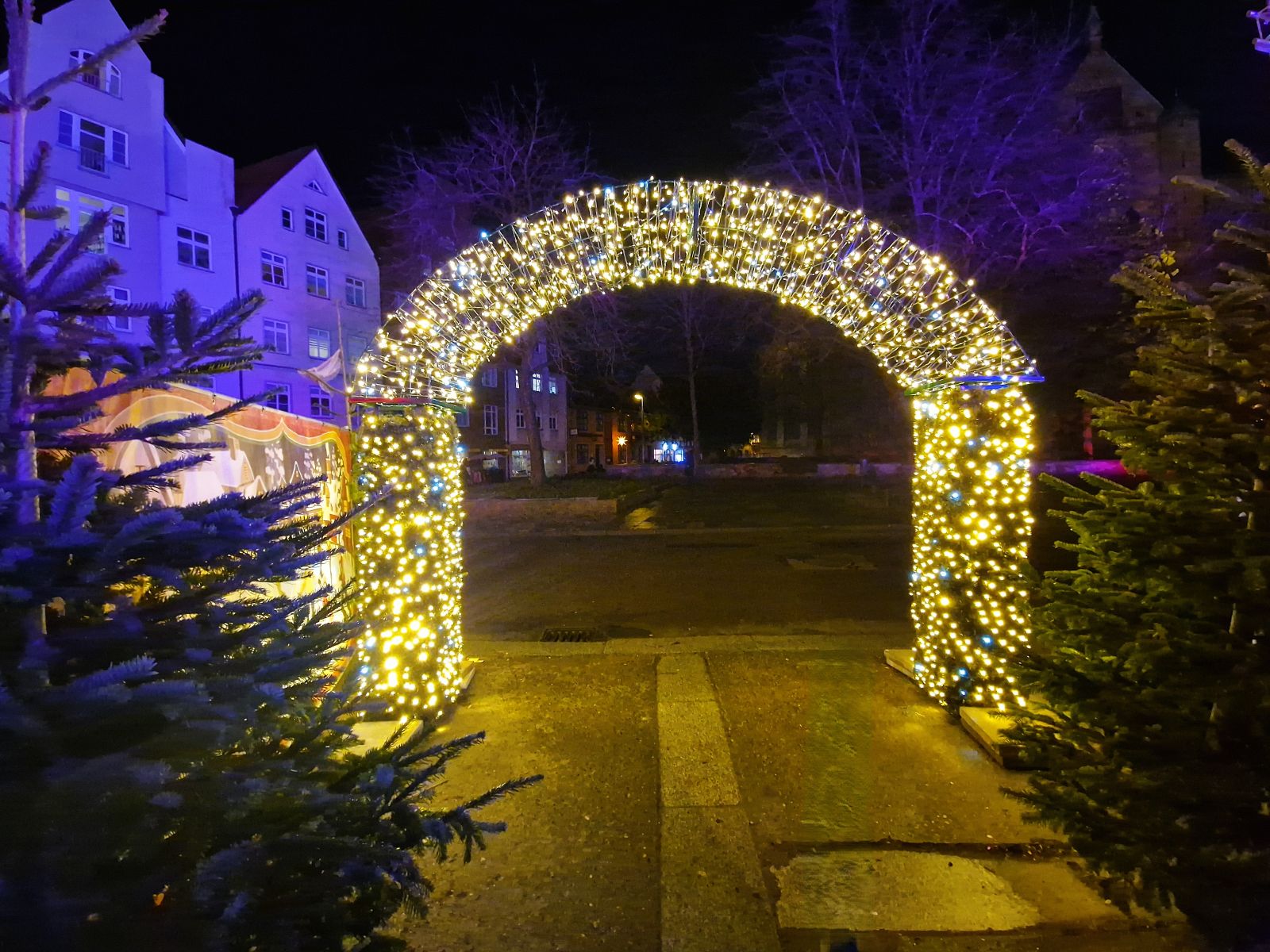 Beleuchtetes Weihnachtstor Eingang