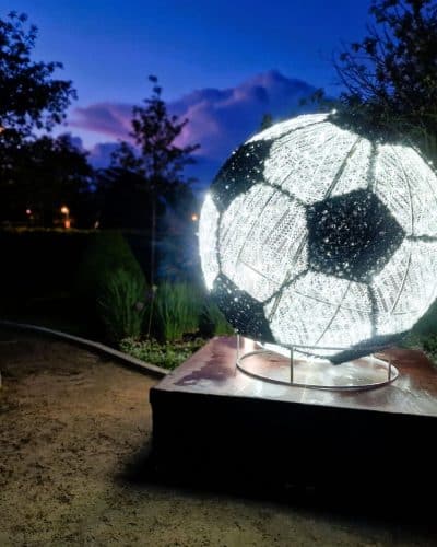 Leuchtender Fußball Fußball Dekoration mieten