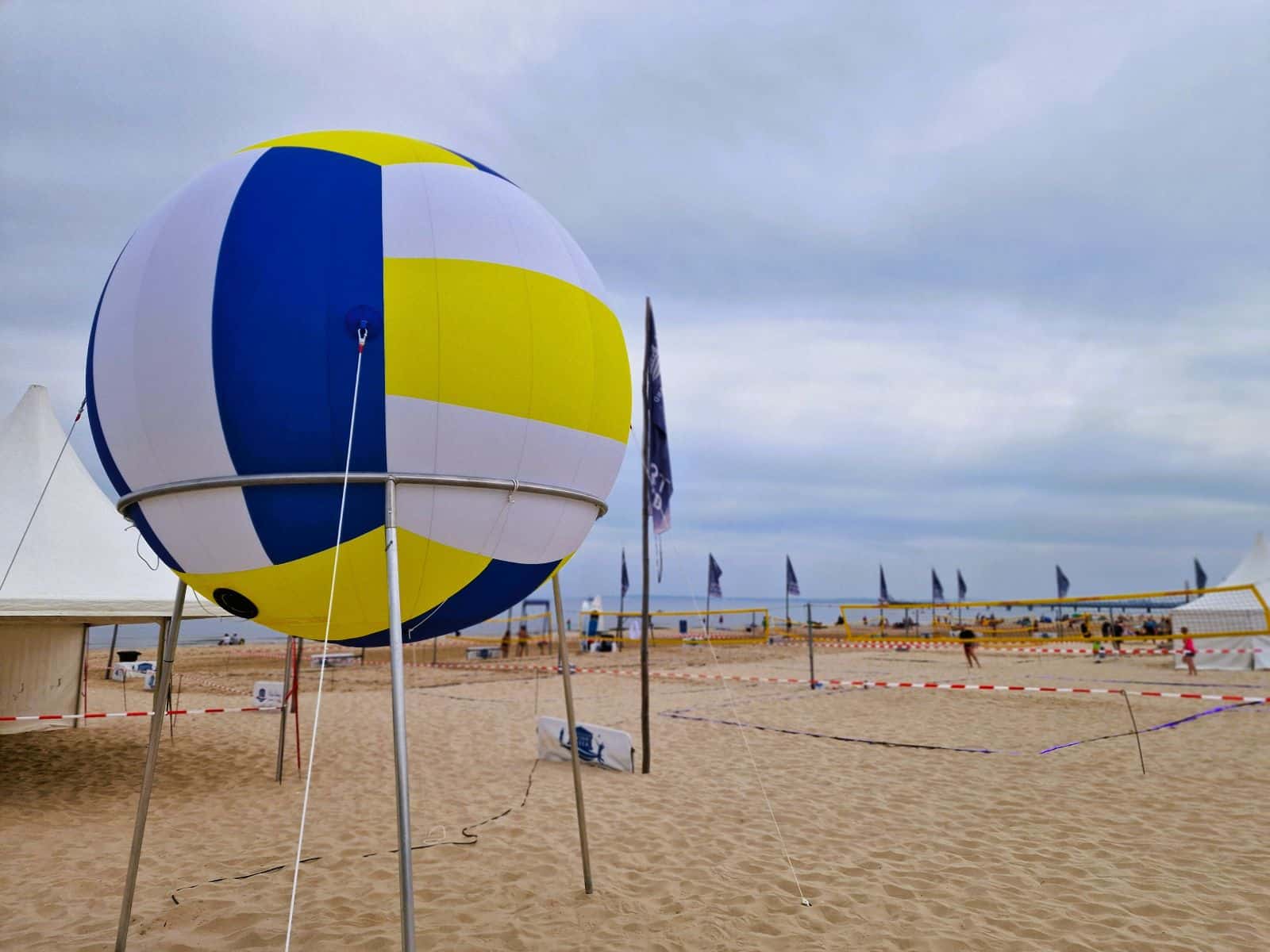 Aufbalsbarer Volleyball mieten 3m