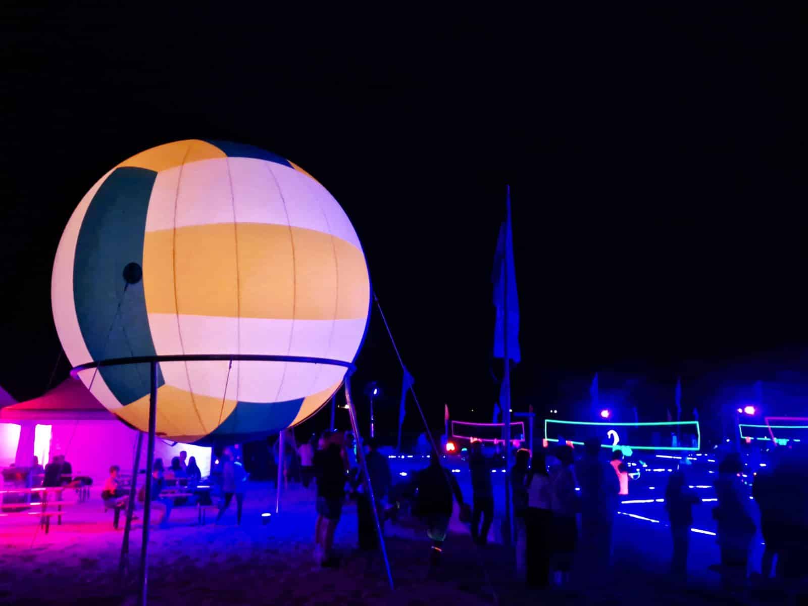 Riesiger Volleyball